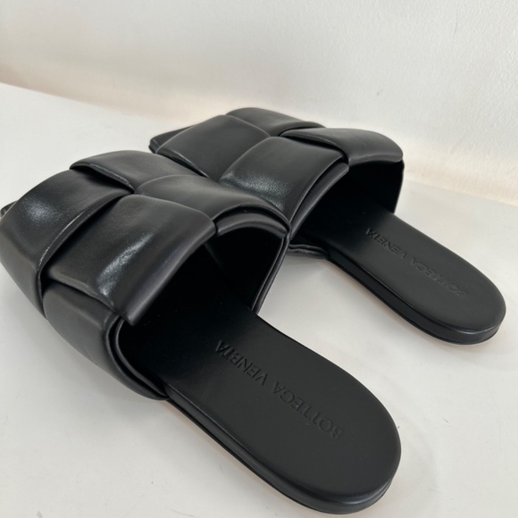 Women Bottega Veneta Black Leather Sandals